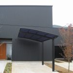 黒い外壁の家