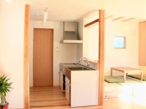 “泊まれるモデルハウス”で移住体験！「秩父杉の家」　お試し移住　お試し居住　キッチン　台所