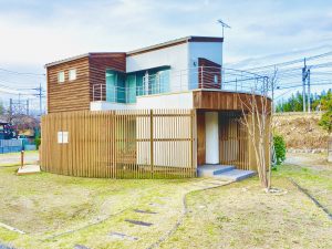 紅葉から雪へ、12月の秩父で、お試し移住するなら、丸山工務店の『秩父杉の家-絆-』